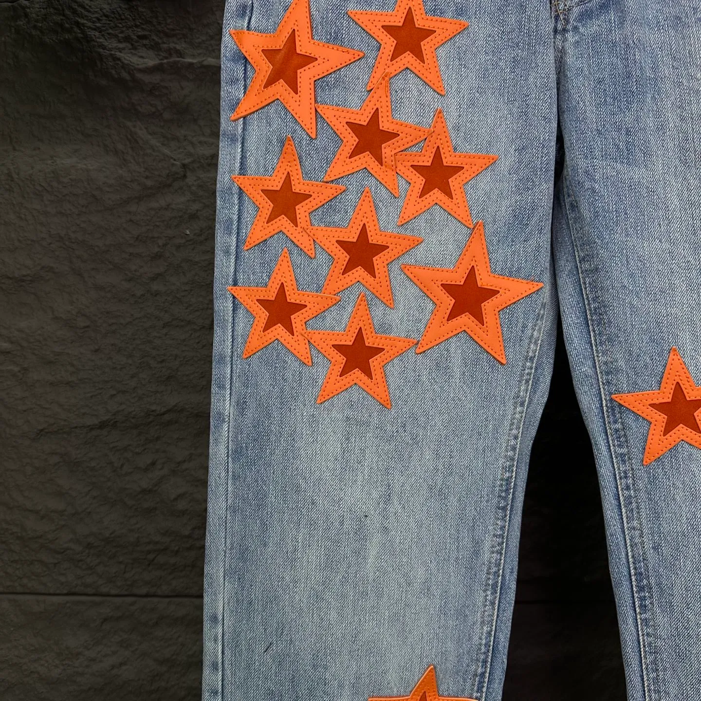 P290 GALLERY DEPT. Co-branded 2025 new limited edition orange star patchwork couple style washed loose jeans 🔥High version🔥High version🔥 Top ceiling quality Styles with different washed textures are very friendly to people with thin legs and thick legs. The straight and loose version is very flattering to the leg shape. Moderate length that never goes out of style, easy and casual to match, basic styling for various styles, a must-have in the wardrobe! The fabric is stiff but also makes the upper body soft without losing texture. The washing process is even more perfect. It is a must-have item for everyone! ! ! Washed wheat, hang tag, pants label, three complete labels, color: blue, size: 28, 30, 32, 34, 36 (five sizes)